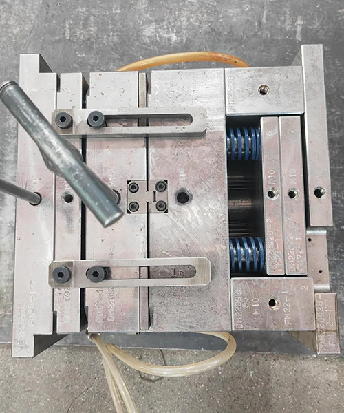 injection mold type 3 plate mold