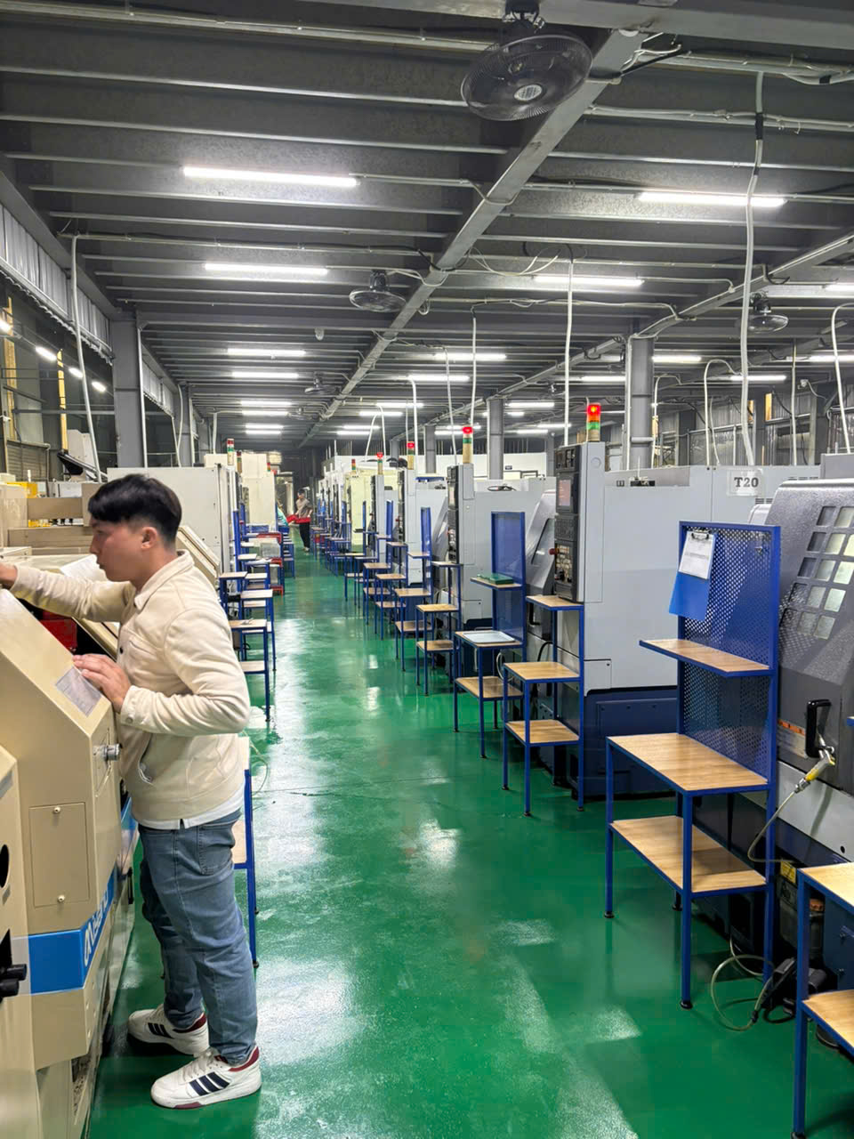 Precision CNC Machining MFG ()